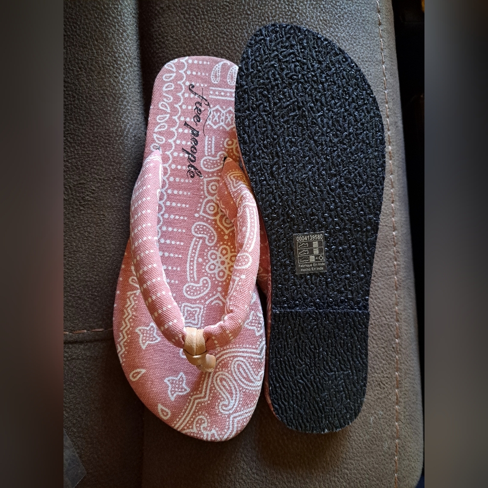 FREE PEOPLE flip flops SANDALS brand new ORGANIC COTTON pretty pink 💗 - Picture 2 of 3